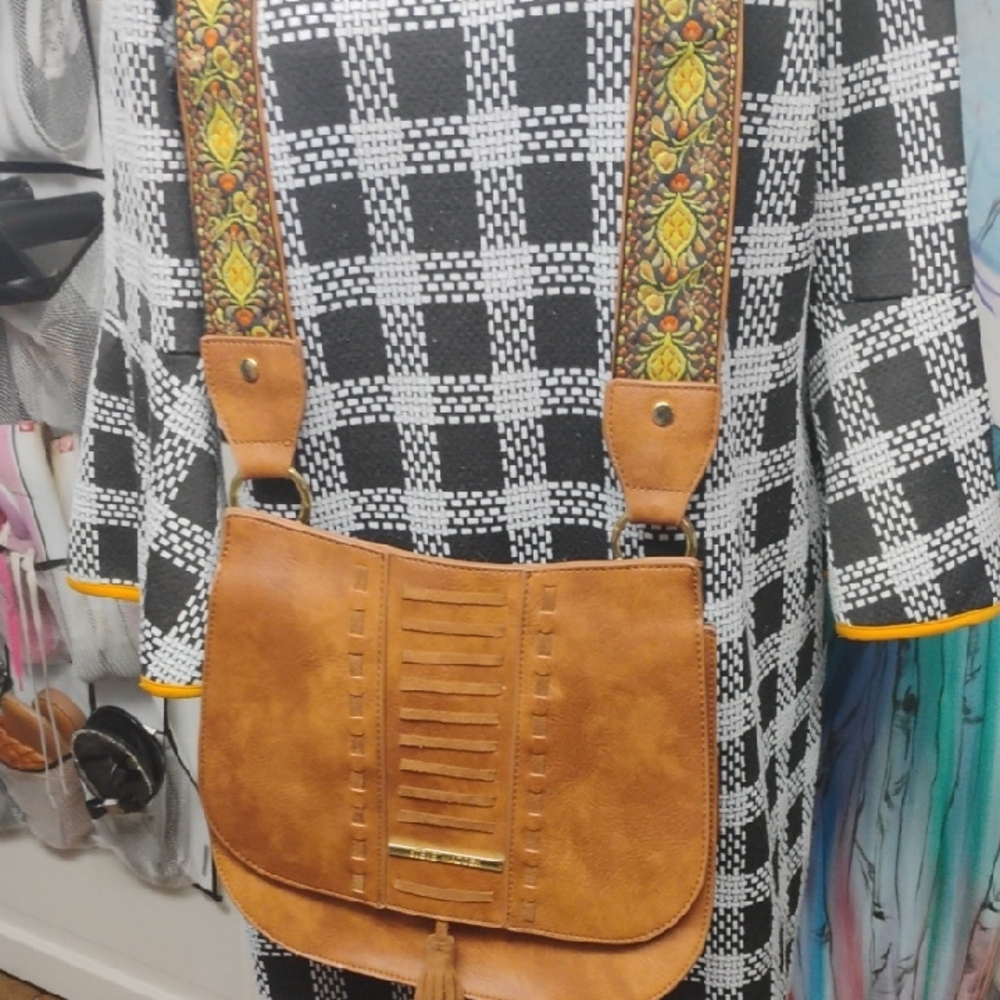 Steve Madden NWOT Brown Leather Crossbody Bag with Embroidered guitar Strap